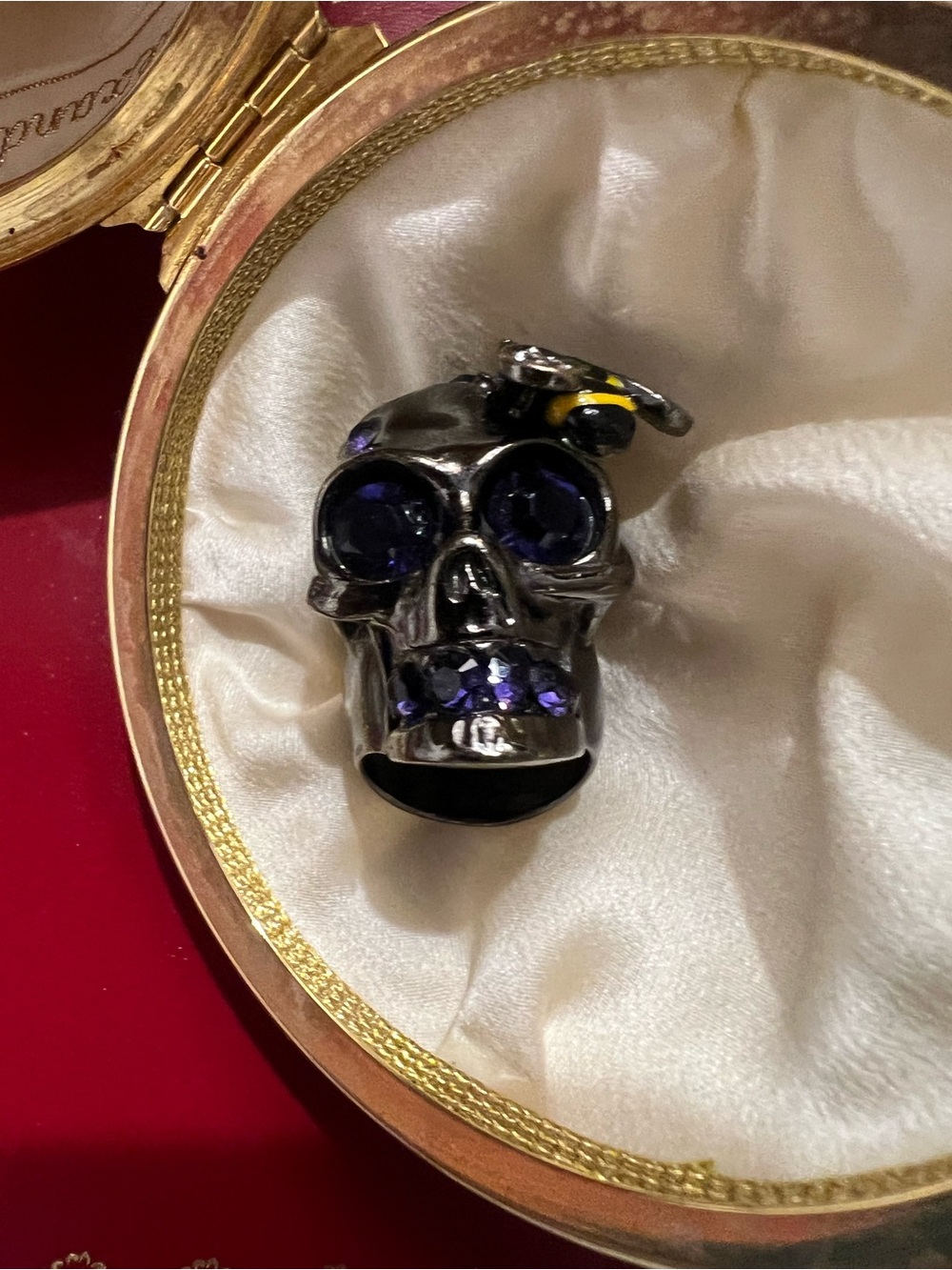 Alexander McQueen 1996 Vintage, Gunmetal Skull Ring with Purple Crystal Eyes